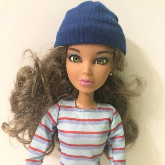 Liv Doll Katie with Brunette Wig with  Hat Articulated Doll - Picture 2 of 16